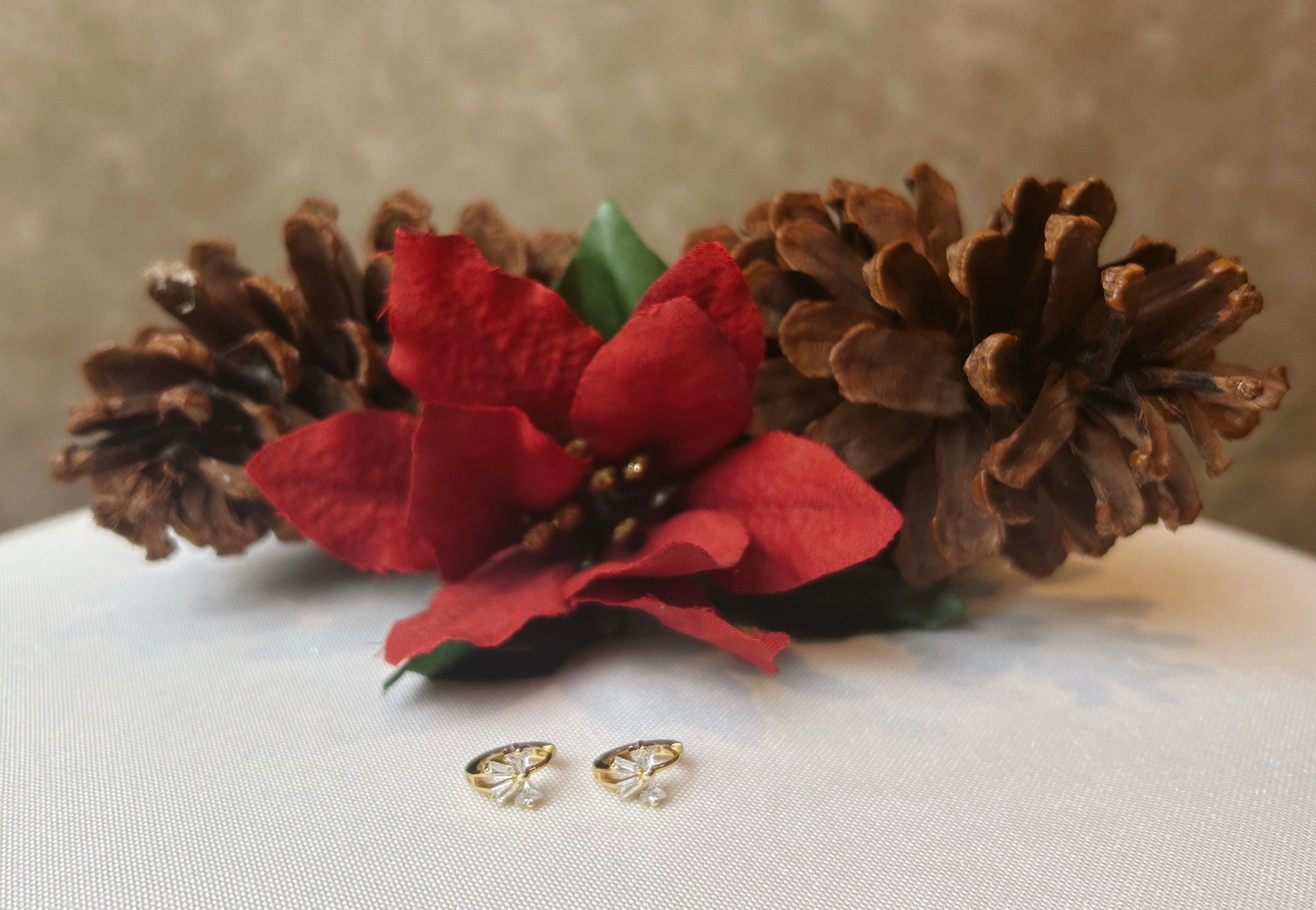 Holly Diamond Bow Huggies